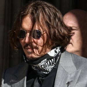 Johnny Depp la sortie de la cour royal de justice à Londres, pour le procès en diffamation contre le magazine The Sun Newspaper, le 28 juillet 2020 Il porte un masque obligatoire face à l'épidémie de Coronavirus (COVID-19). 
