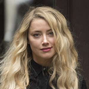 Amber Heard à la sortie de la cour royal de justice à Londres, pour le procès en diffamation contre le magazine The Sun Newspaper, le 28 juillet 2020 