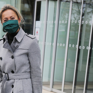 Exclusif - Anne-Sophie Lapix devant les studios de Radio France à Paris, le 13 novembre 2020.