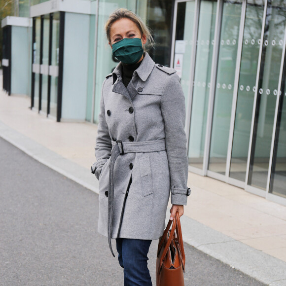 Exclusif - Anne-Sophie Lapix devant les studios de Radio France à Paris, le 13 novembre 2020.