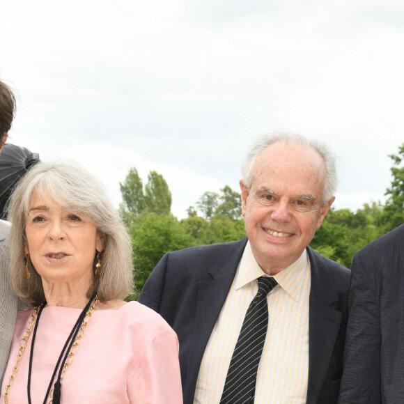 Semi-Exclusif - Elie Top, Ariel de Ravenel et Frederic Mitterrand lors du vernissage de l'exposition "Les Lalanne à Trianon", organisée en partenariat avec la Galerie Mitterand. Cette exposition présente les oeuvres des sculpteurs Claude et François-Xavier Lalanne au gré d'un parcours allant des jardins du Petit Trianon au Hameau de la Reine. Versailles, le 4 juillet 2021. © Guirec Coadic/Bestimage 