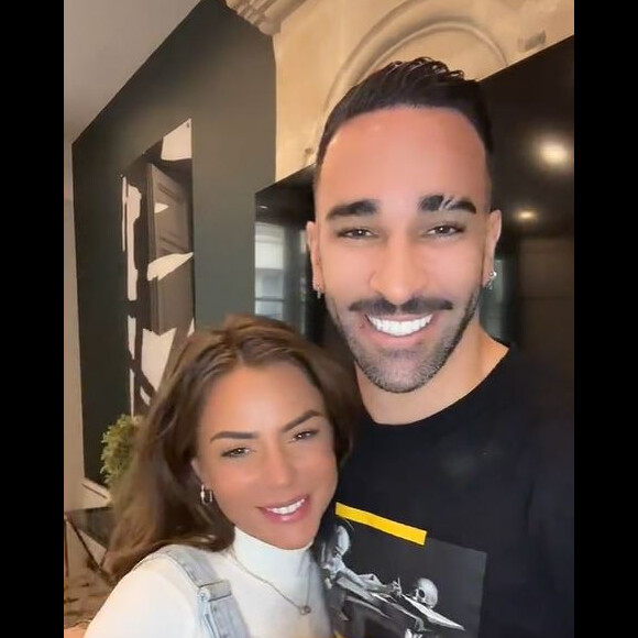 Adil Rami en couple avec Léna, vue dans "Les Marseillais" ou "Les Princes de l'amour"