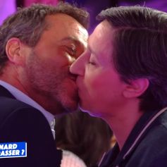 Danielle Moreau et Bernard Montiel échangent un bisou dans "Touche pas à mon poste"