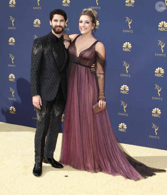 Darren Criss et sa fiancée Mia Swier au 70ème Primetime Emmy Awards au théâtre Microsoft à Los Angeles, le 17 septembre 2018