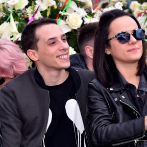 Grégoire Lyonnet et Alizée - La troupe de Danse avec les Stars participe à la 4ème bataille de Fleurs dans le cadre du Carnaval 2016 à Nice le 24 février 2016 © Bruno Bebert/Bestimage