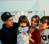 Alizée avec ses filles Maggy et Annily et son mari Grégoire Lyonnet pour les 2 ans de Maggy en novembre 2021.