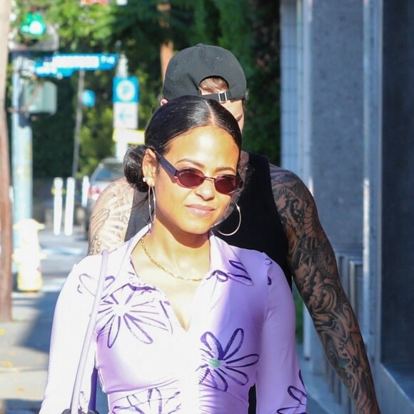 Exclusif - Christina Milian fait du shopping avec sa fille Violet et son mari Matt Pokora (M. Pokora) à Los Angeles le 6 avril 2022.