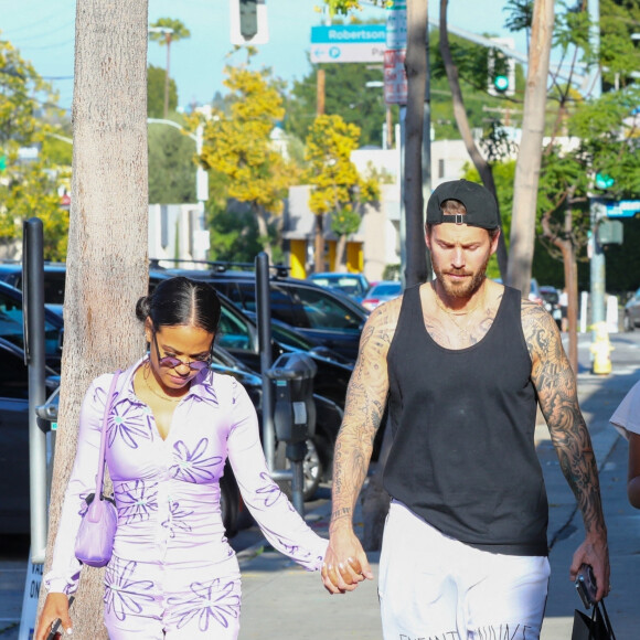 Exclusif - Christina Milian fait du shopping avec sa fille Violet et son mari Matt Pokora (M. Pokora) à Los Angeles le 6 avril 2022.