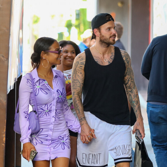 Exclusif - Christina Milian fait du shopping avec sa fille Violet et son mari Matt Pokora (M. Pokora) à Los Angeles le 6 avril 2022.