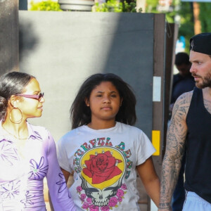 Exclusif - Christina Milian fait du shopping avec sa fille Violet et son mari Matt Pokora (M. Pokora) à Los Angeles le 6 avril 2022.