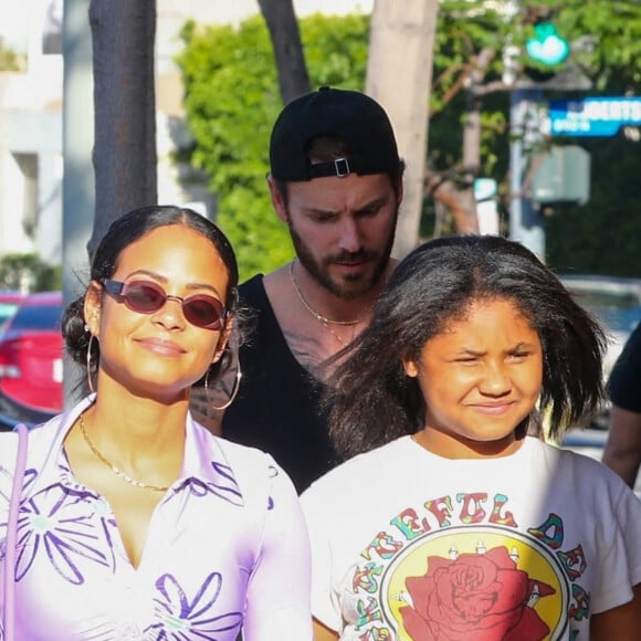 Exclusif - Christina Milian fait du shopping avec sa fille Violet et son mari Matt Pokora (M. Pokora) à Los Angeles le 6 avril 2022.