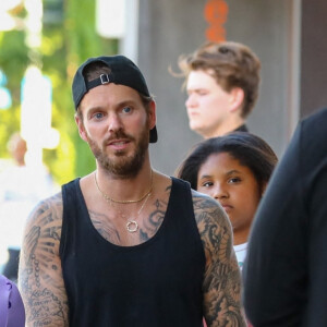 Exclusif - Christina Milian fait du shopping avec sa fille Violet et son mari Matt Pokora (M. Pokora) à Los Angeles le 6 avril 2022.