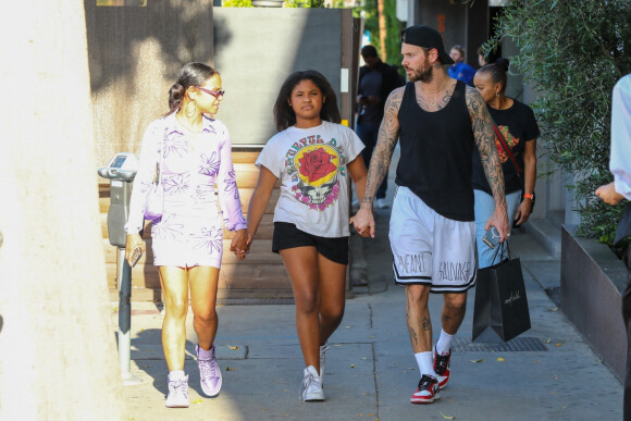 Exclusif - Christina Milian fait du shopping avec sa fille Violet et son mari Matt Pokora (M. Pokora) à Los Angeles le 6 avril 2022. 