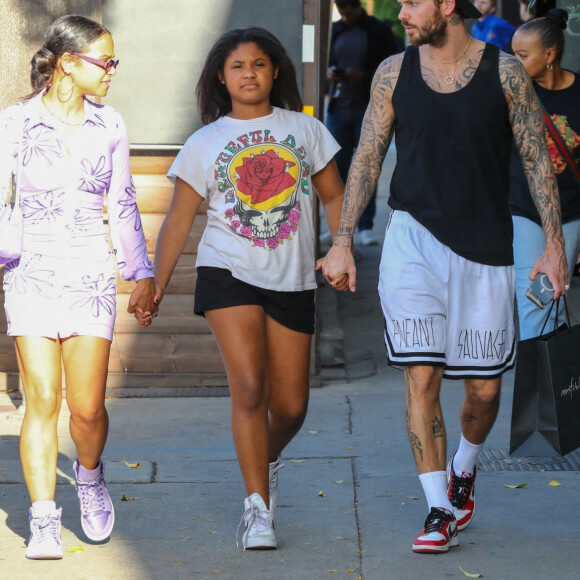 Exclusif - Christina Milian fait du shopping avec sa fille Violet et son mari Matt Pokora (M. Pokora) à Los Angeles le 6 avril 2022. 