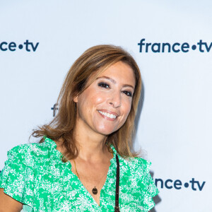 Léa Salamé lors du photocall dans le cadre de la conférence de presse de France Télévisions au Pavillon Gabriel à Paris, France, le 24 août 2021. © Pierre Perusseau/Bestimage 