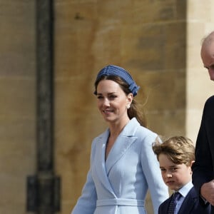 Kate Middleton, le prince William et George et Charlotte à la messe donnée pour Pâques au château de Windsor le 17 avril 2022 / Photo by Andrew Matthews/PA Wire/ABACAPRESS.COM