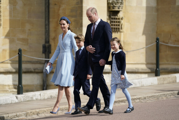 Kate Middleton, le prince William et George et Charlotte à la messe donnée pour Pâques au château de Windsor le 17 avril 2022 / Photo by Andrew Matthews/PA Wire/ABACAPRESS.COM