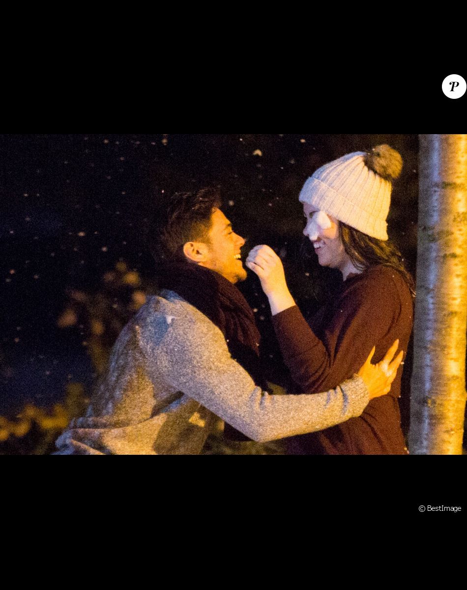 Rayane Bensetti et Héloïse Martin sur le tournage de "Tamara" à Bruxelles en Belgique le 28 octobre 2015.