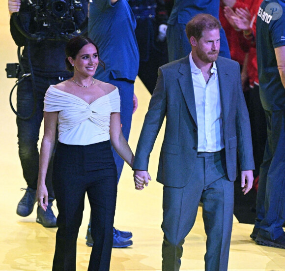 Le prince Harry et Meghan Markle lors de la cérémonie d'ouverture des Invictus Games 2020 à La Haye, le 16 avril 2022.