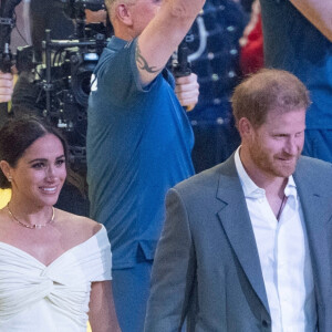 Le prince Harry et Meghan Markle lors de la cérémonie d'ouverture des Invictus Games 2020 à La Haye, le 16 avril 2022.