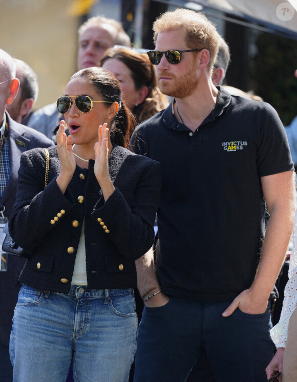 Le prince Harry et Meghan Markle lors du "Land Rover Challenge" au premier jour des Invictus Games 2020 à La Haye, le 16 avril 2022.