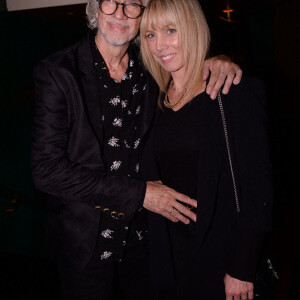 Louis Bertignac avec sa femme Laeticia - After de Garou au restaurant Manko à l'ssue de son concert à la salle Pleyel à Paris le 7 octobre 2021. © Rachid Bellak/Bestimage 