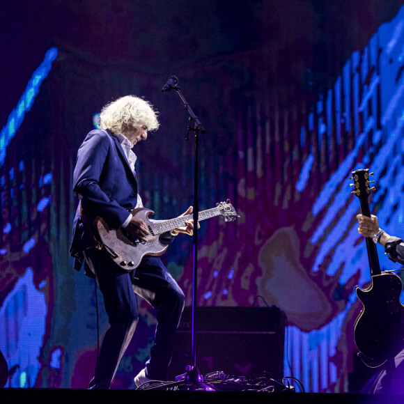 Louis Bertignac et Yarol Poupaud - Concert hommage à Johnny Hallyday "Que je t'aime" à l'AccorHotels Arena Paris Bercy à Paris. Le 14 septembre 2021 © Borde-Jacovides-Moreau / Bestimage 