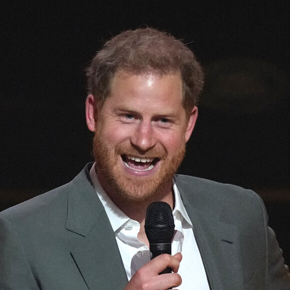 Le prince Harry et Meghan Markle lors de la cérémonie d'ouverture des Invictus Games 2020 à La Haye, le 16 avril 2022. 