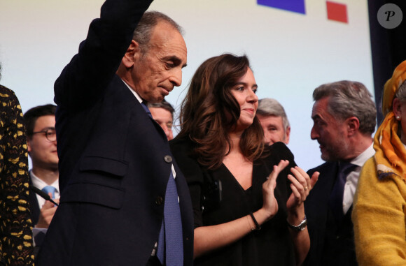 Eric Zemmour et Sarah Knafo au soir du premier tour des élections présidentielles 2022 à la Mutualité à Paris le 10 avril 2022.