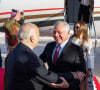 Le roi Abdallah II de Jordanie est accueilli chaleureusement par sa famille à son arrivée à l'aéroport de Amman. Après s'être fait opéré du dos en Allemagne et être restée une bonne semaine après l'opération, le roi, accompagnée de sa femme, la reine Rania de Jordanie, est enfin de retour dans son pays. Le 19 avril 2022 