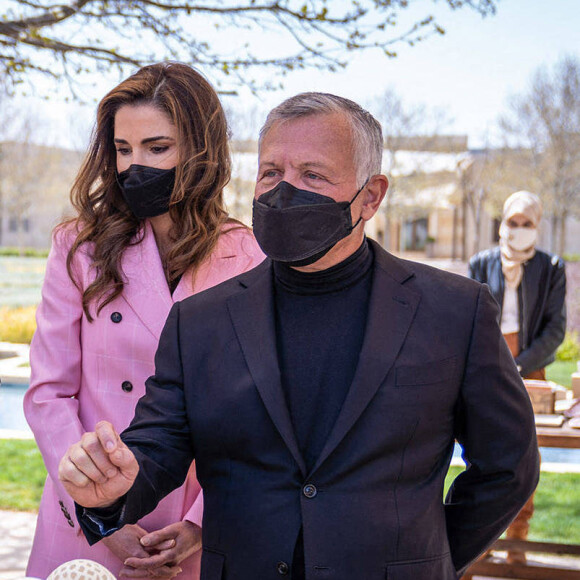 Le roi Abdallah de Jordanie et la Reine Rania visitent un marché de rue à Amman 