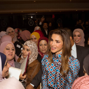 La reine Rania de Jordanie assiste à la remise du prix "Queen Rania Award for Excellence" lors de la cérémonie des "14th Teacher Award and 6th Principal Award cycles" à Amman, le 9 décembre 2019. 