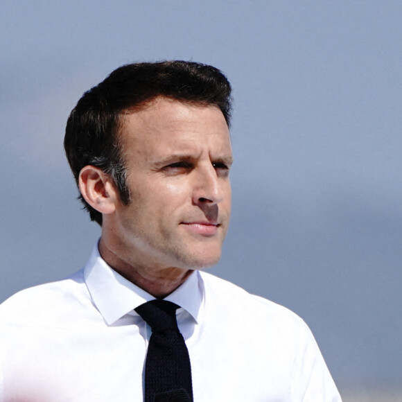 Emmanuel Macron, président de la République Française, candidat de La République En Marche (LREM) en lice pour le deuxième tour de l'élection présidentielle, en meeting dans le quartier du Pharo à Marseille, le 16 avril 2022.