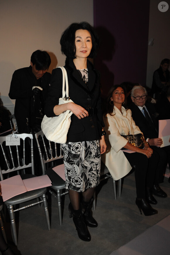 Maggie Cheung lors du défilé Dior Haute Couture, printemps/été 2010, le 25 janvier 2010. Fashion Week de Paris.