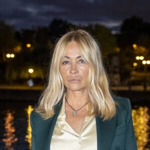 Emmanuelle Béart - Photocall du défilé de mode prêt-à-porter printemps-été 2021 "AMI Alexandre Mattiussi" sur le pont de Sully à Paris. Le 3 octobre 2020 © Olivier Borde / Bestimage 