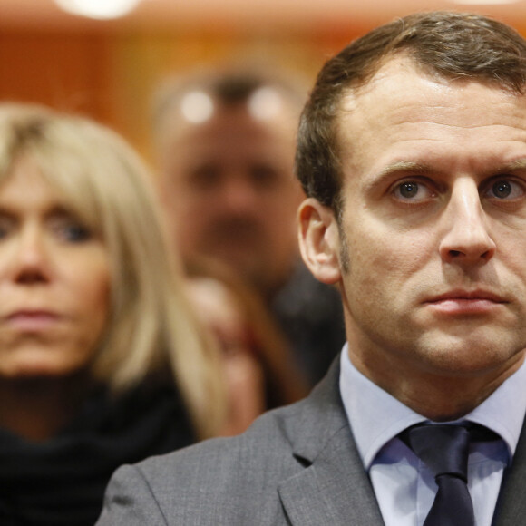 Emmanuel Macron et sa femme Brigitte Macron visitent l'hôpital "Pierre Beregovoy" à Nevers le 6 Janvier 2017