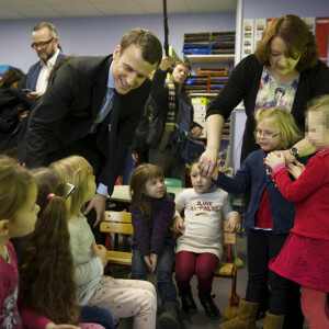 Emmanuel Macron, accompagné de sa femme Brigitte, a visité à l'école maternelle Dombrowski à Lille, à l'occasion de son déplacement durant deux jours dans les Hauts-de-France. Le 14 janvier 2017