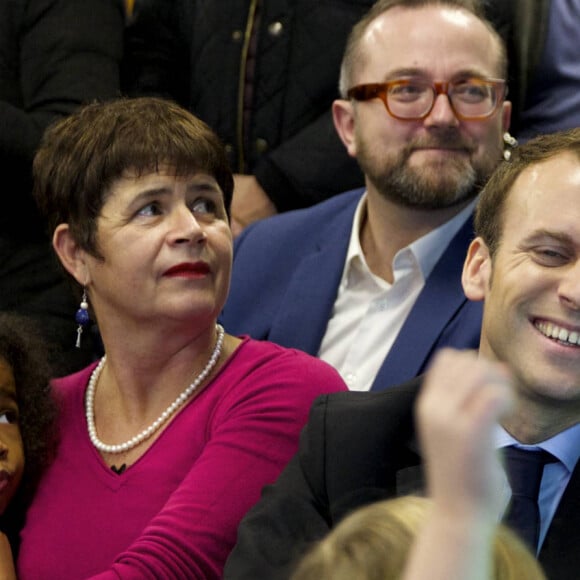 Emmanuel Macron, accompagné de sa femme Brigitte, a visité à l'école maternelle Dombrowski à Lille, à l'occasion de son déplacement durant deux jours dans les Hauts-de-France. Le 14 janvier 2017