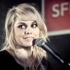 Coeur de Pirate se produisait au Studio SFR (Paris), le 25 janvier 2010, pour un concert privé.