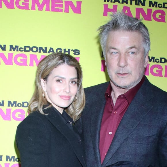 Hilaria Baldwin et son mari Alec Baldwin - Première de la pièce de théâtre "Hangmen" au Golden Theatre à New York. Le 21 avril 2022 