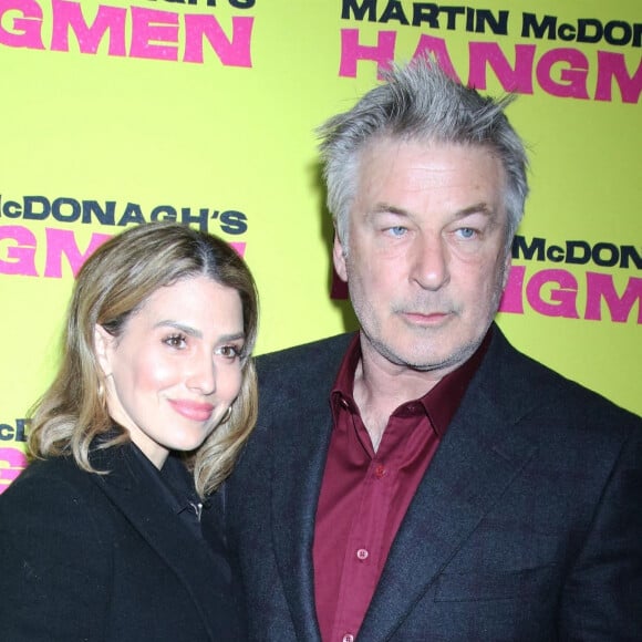 Hilaria Baldwin et son mari Alec Baldwin - Première de la pièce de théâtre "Hangmen" au Golden Theatre à New York. Le 21 avril 2022 