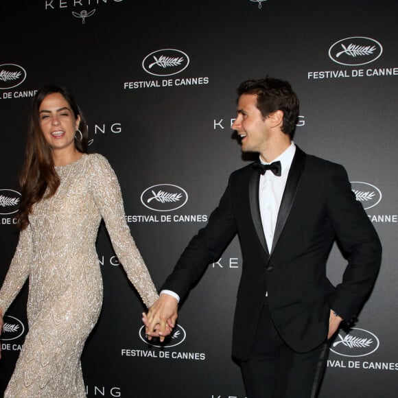 Anouchka Delon et son compagnon Julien Dereims - Photocall de la soirée Kering "Women In Motion Awards", Place de la Castre, lors du 72ème Festival International du Film de Cannes. Le 19 mai 2019 © Denis Guignebourg / Bestimage 