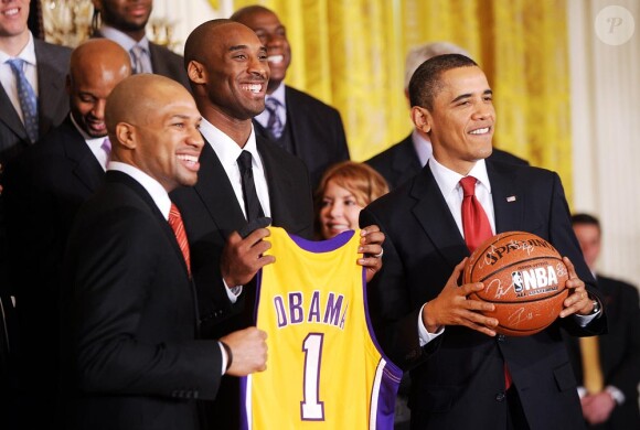 Barack Obama à la Maison Blanche avec les joueurs des Lakers. Le 25/01/10