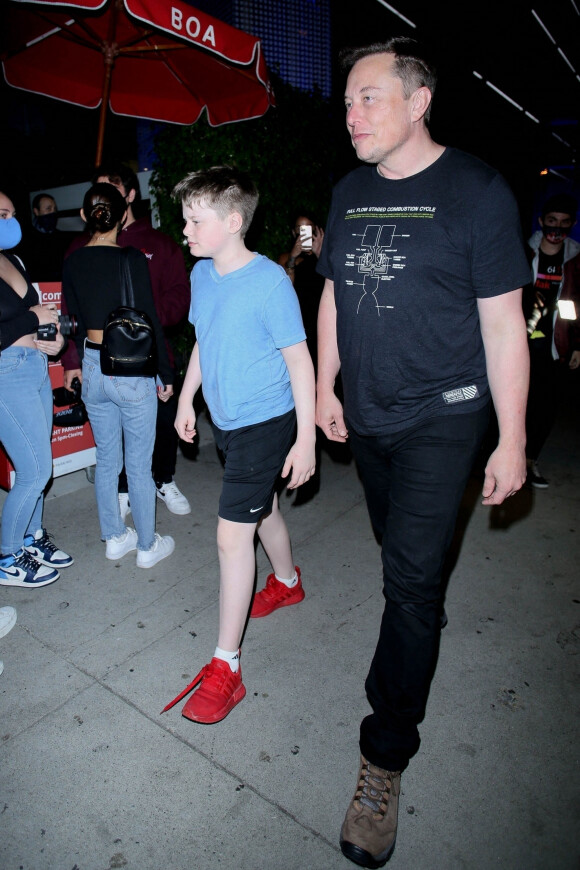 Elon Musk est allé diner au restaurant BOA Steakhouse avec ses enfants dans le quartier de West Hollywood à Los Angeles pendant l'épidémie de coronavirus (Covid-19), le 25 septembre 2020