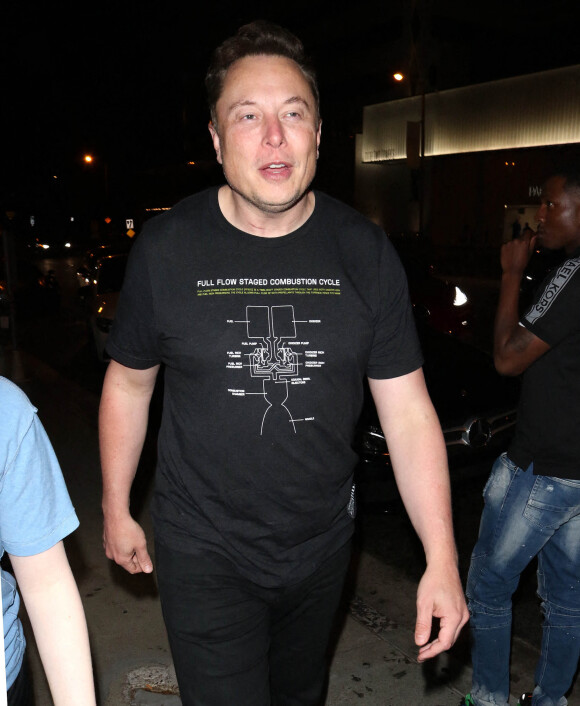 Elon Musk est allé diner au restaurant BOA Steakhouse avec ses enfants dans le quartier de West Hollywood à Los Angeles pendant l'épidémie de coronavirus (Covid-19), le 25 septembre 2020