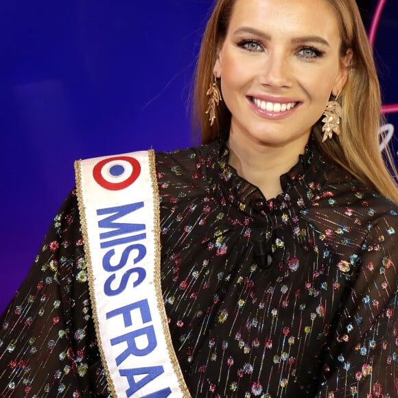 Exclusif - Rendez-vous avec Amandine Petit, miss France 2021, en marge de l'enregistrement de l'émission L'instant de Luxe à Paris le 21 octobre 2021. © Cédric Perrin / Bestimage 