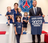 Sergio Ramos, son épouse Pilar Rubio et leurs quatre enfants fêtent la signature du footballeur au Paris Saint-Germain. Août 2021.