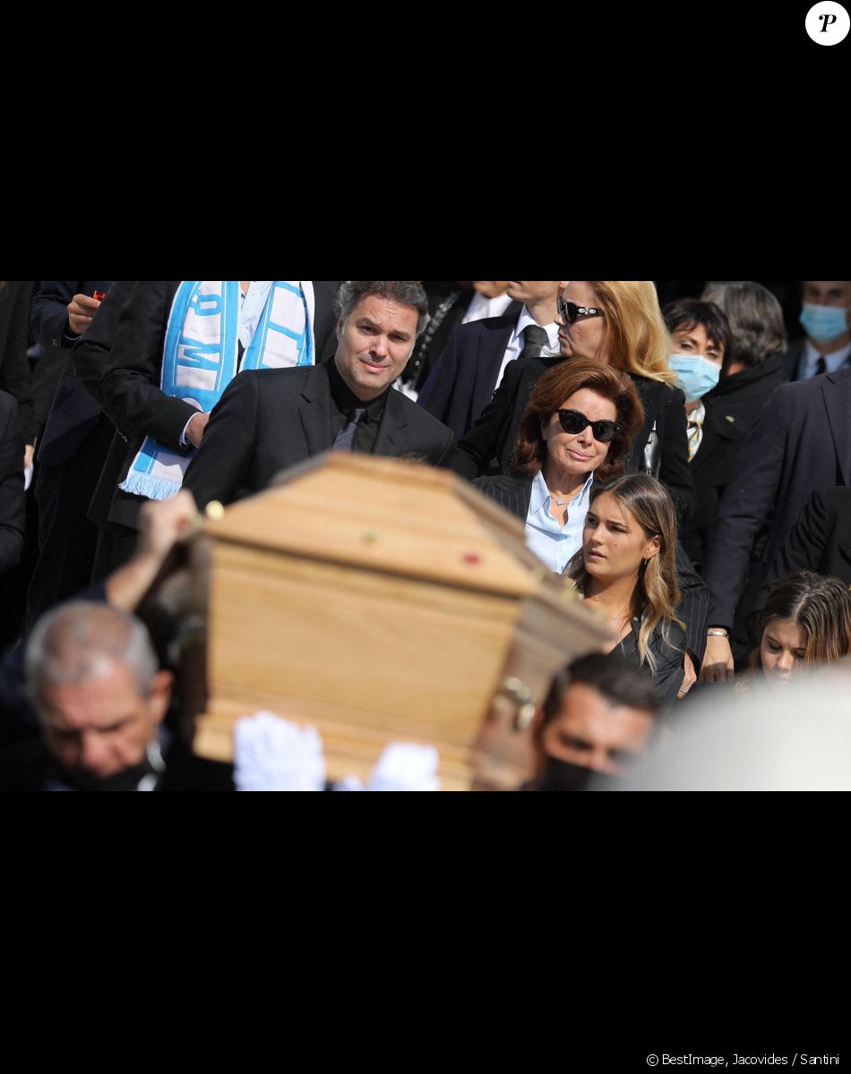 Laurent Tapie, Dominique Tapie - Sorties des obsèques de Bernard Tapie en la Cathédrale La Major à Marseille le 8 octobre 2021. © Jacovides / Santini / Bestimage
