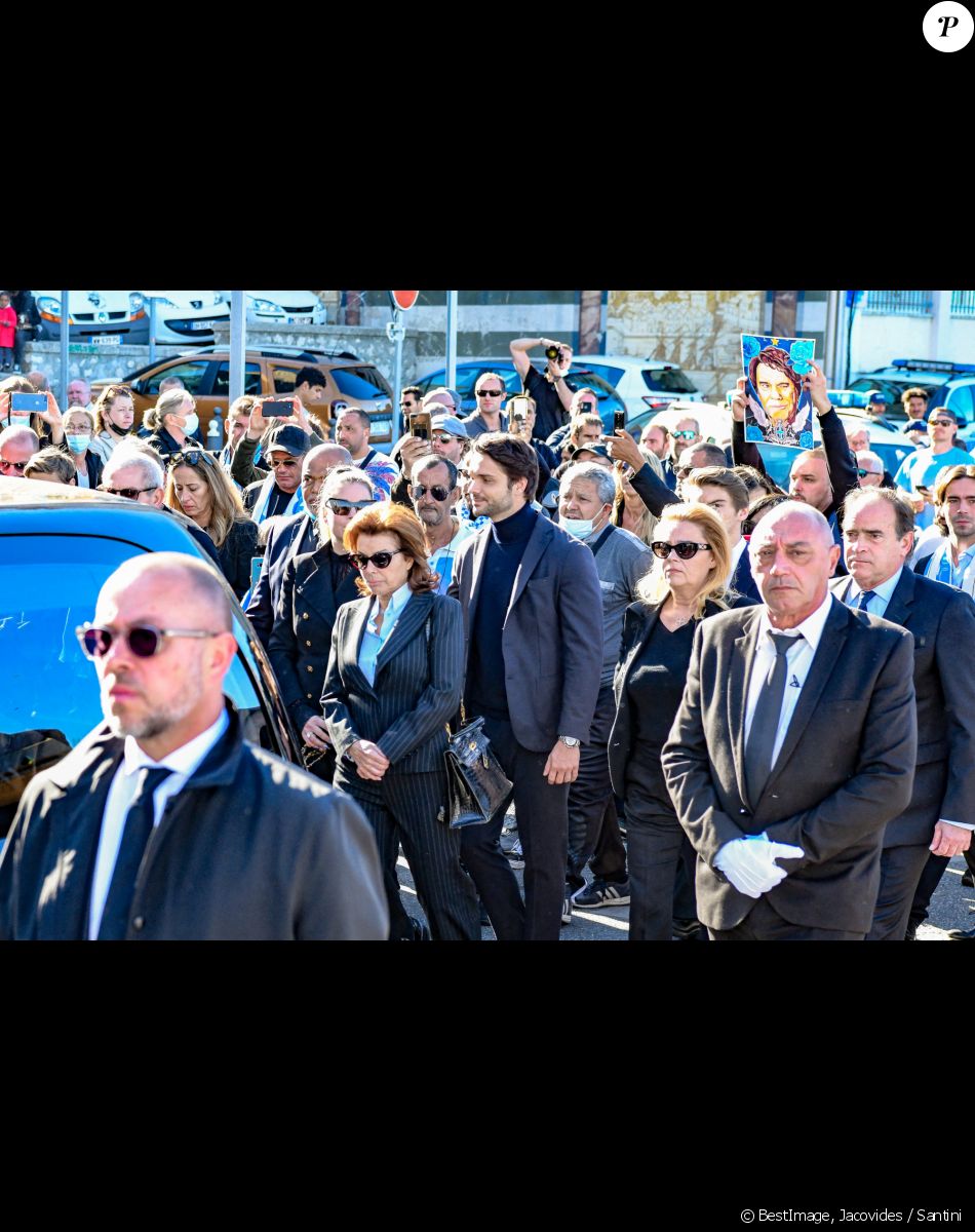 Sophie Tapie, Dominique Tapie, Nathalie Michaux Tapie (fille du défunt) et son mari Stéphane Michaux - Les marseillais et la famille accompagnent Bernard Tapie jusqu'à la Cathédrale La Major à Marseille le 8 octobre 2021. © Santini / Jacovides / Bestimage