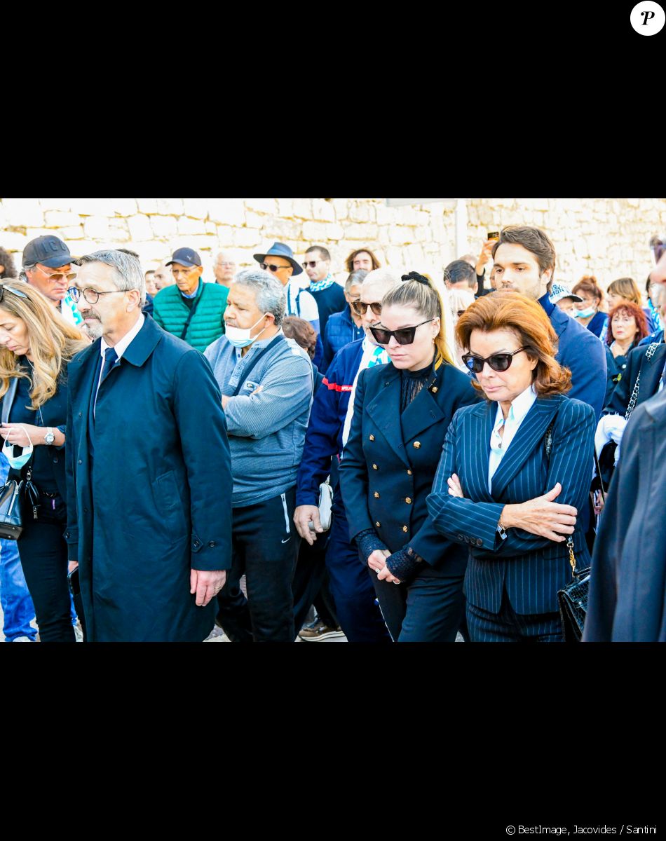 Dominique Tapie, Sophie Tapie - Les marseillais et la famille accompagnent Bernard Tapie jusqu'à la Cathédrale La Major à Marseille le 8 octobre 2021. © Santini / Jacovides / Bestimage